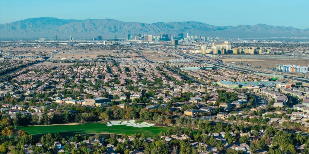 Billionaires Flock to Nevada as California Taxes Worry Wealthy Residents