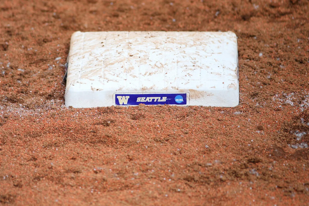 California Dreamin’: UW Softball Highlights California Dreamin': UW Softball Highlights