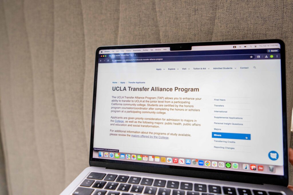 Pathways to Success: Transitioning from Community College to UCLA and Beyond Pathways to Success: Transitioning from Community College to UCLA and