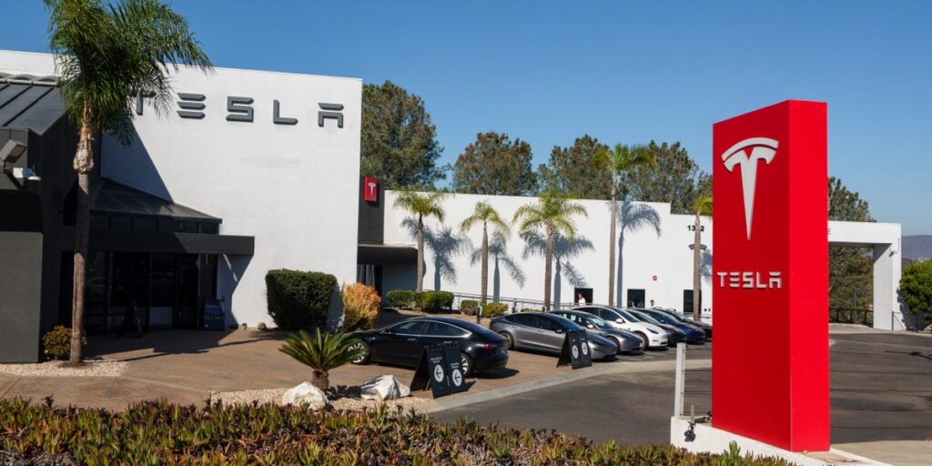 Tesla Sidesteps California Sales Halt, Abandons Autopilot Name Tesla Sidesteps California Sales Halt, Abandons Autopilot Name