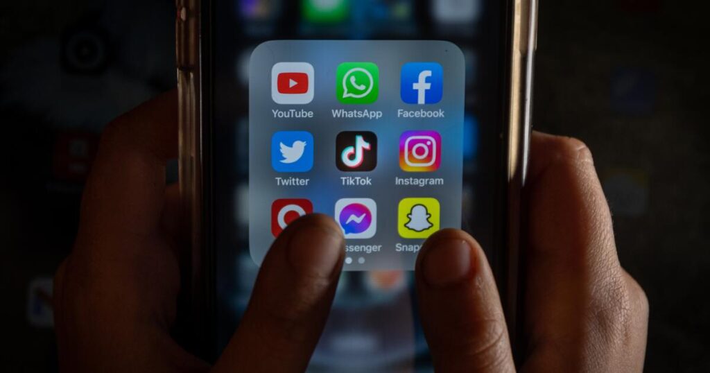 California Looks to Regulate Kids’ Social Media Use California Looks to Regulate Kids' Social Media Use
