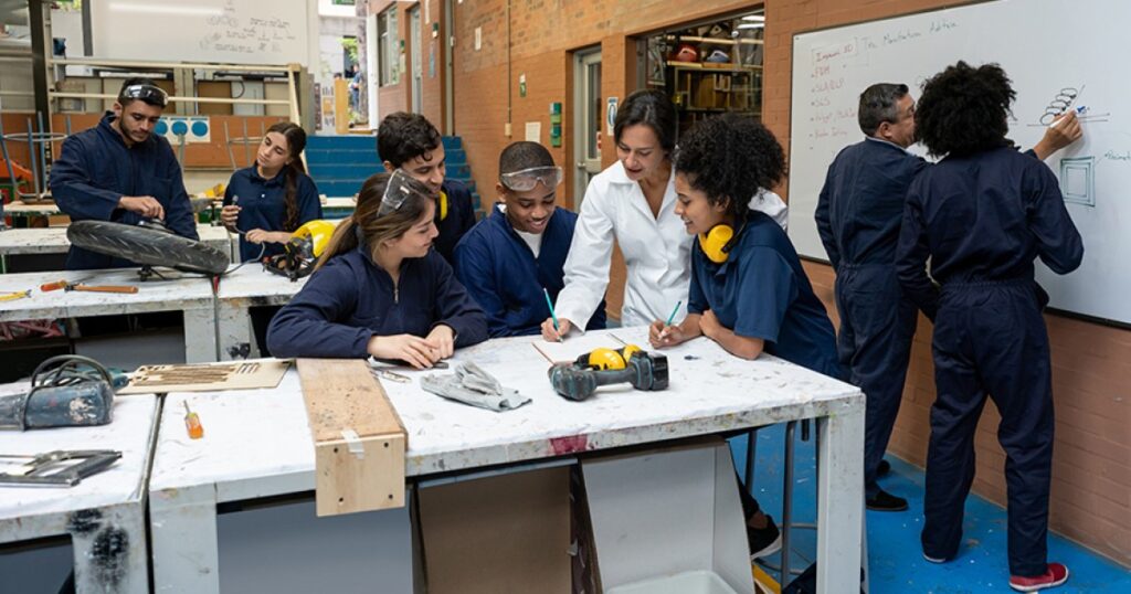 Revitalizing Education in Los Angeles Unified Schools Revitalizing Education in Los Angeles Unified Schools